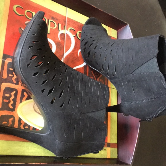 Candie’s Black Peep Toe Heels - Picture 4 of 7